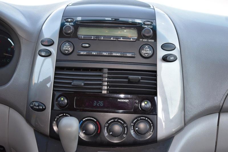 Toyota Sienna LE 7-Passenger 2006