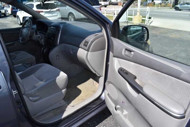 Toyota Sienna LE 7-Passenger 2006