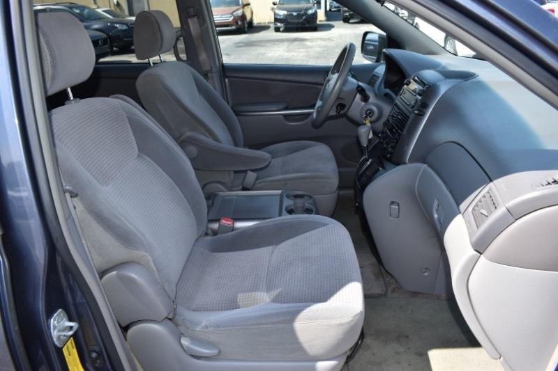 Toyota Sienna LE 7-Passenger 2006