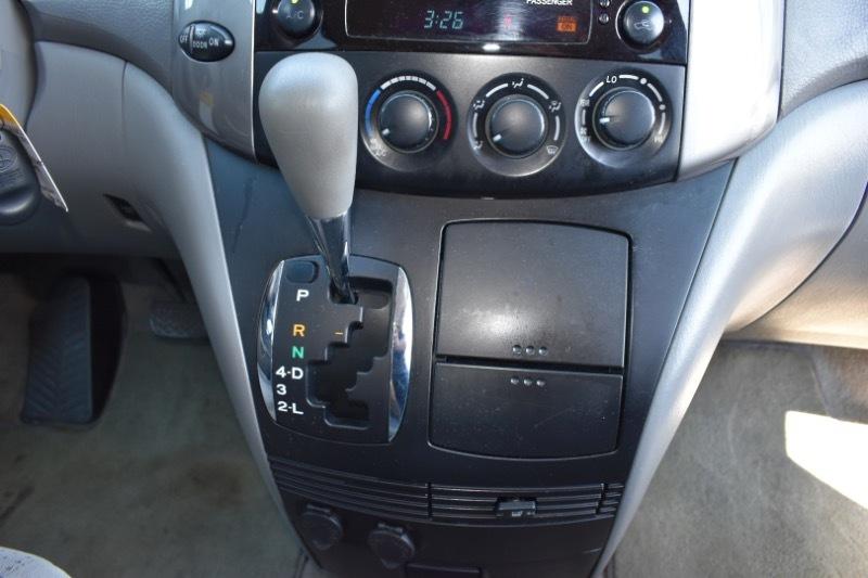 Toyota Sienna LE 7-Passenger 2006