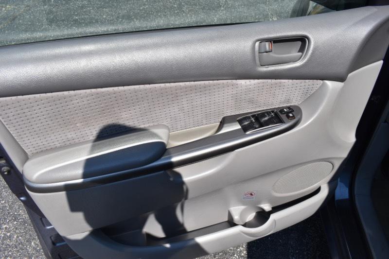 Toyota Sienna LE 7-Passenger 2006