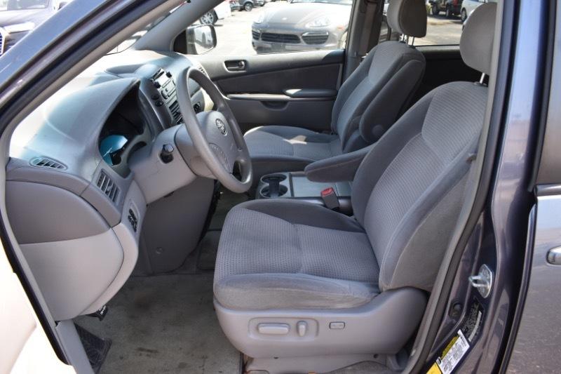 Toyota Sienna LE 7-Passenger 2006
