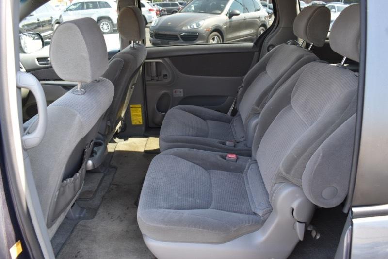 Toyota Sienna LE 7-Passenger 2006
