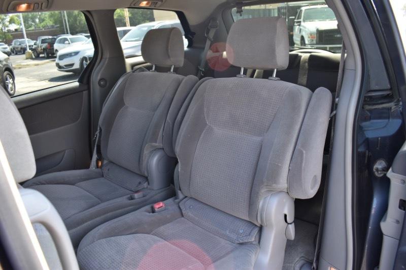 Toyota Sienna LE 7-Passenger 2006
