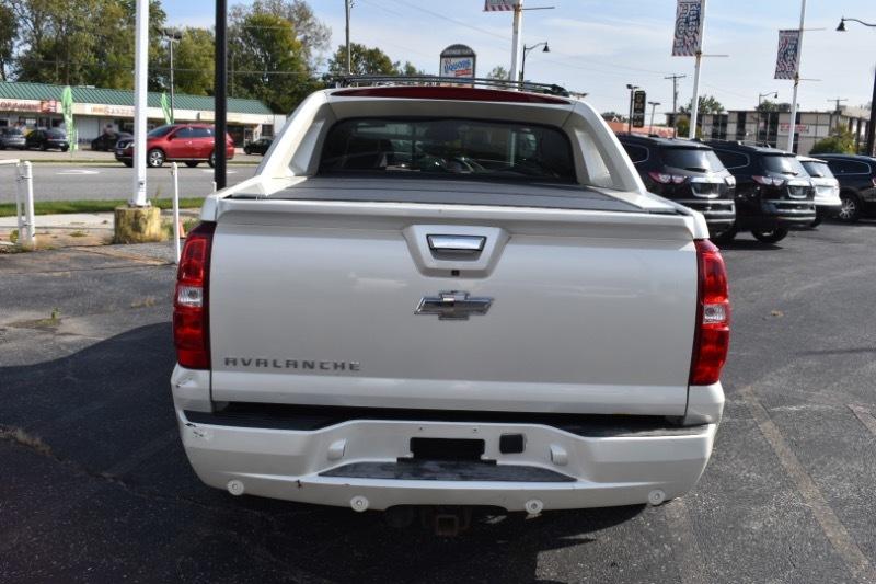 Chevrolet Avalanche LTZ 4WD 2012