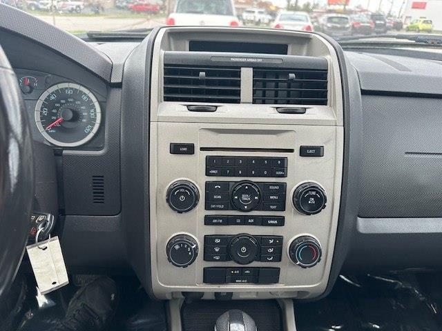 Ford Escape XLT 4WD 2012