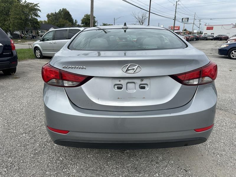 Hyundai Elantra SE 6AT 2015