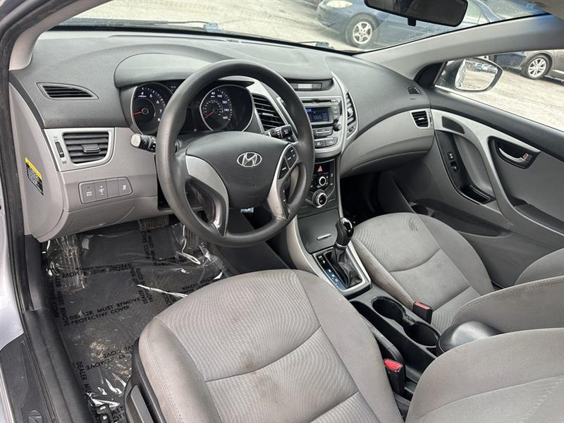 Hyundai Elantra SE 6AT 2015