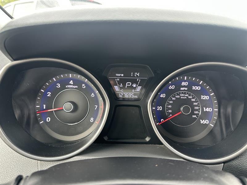 Hyundai Elantra SE 6AT 2015