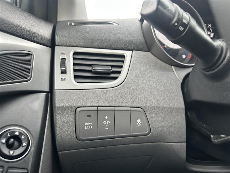 Hyundai Elantra SE 6AT 2015