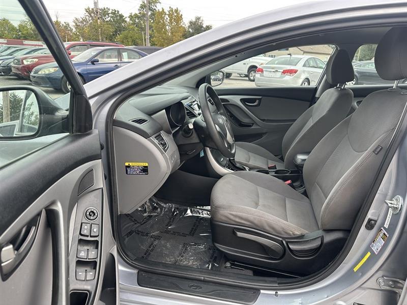 Hyundai Elantra SE 6AT 2015