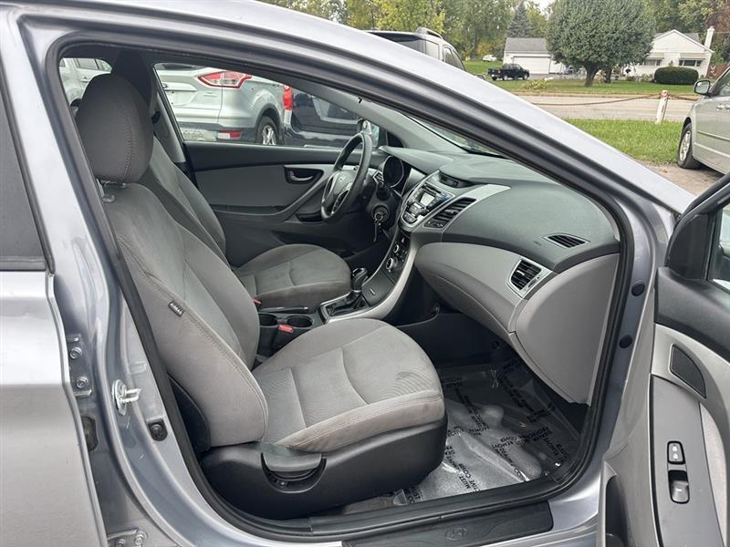 Hyundai Elantra SE 6AT 2015