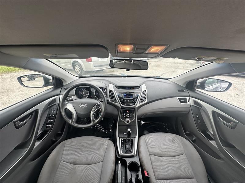 Hyundai Elantra SE 6AT 2015