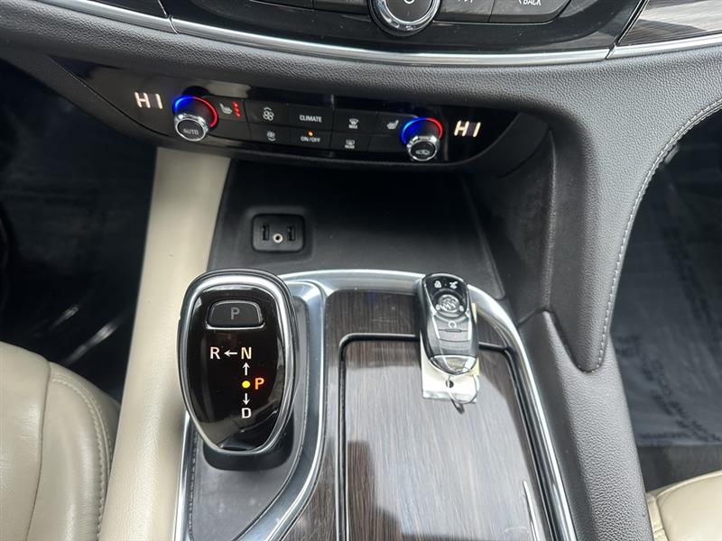 Buick Enclave Essence FWD 2018 Buick Enclave Essence FWD 2018