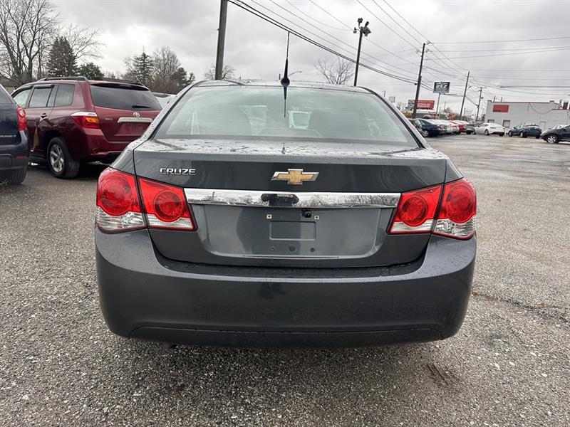 Chevrolet Cruze LS Auto 2013