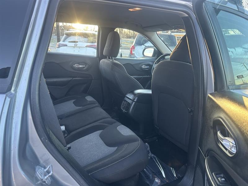 Jeep Cherokee Sport 4WD 2015