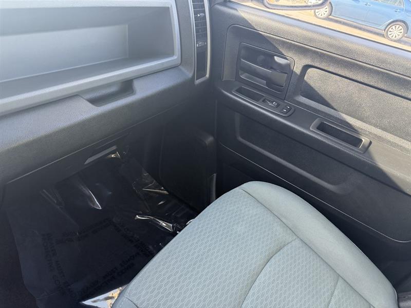 RAM 1500 Tradesman Crew Cab SWB 4WD 2014