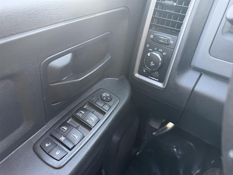 RAM 1500 Tradesman Crew Cab SWB 4WD 2014