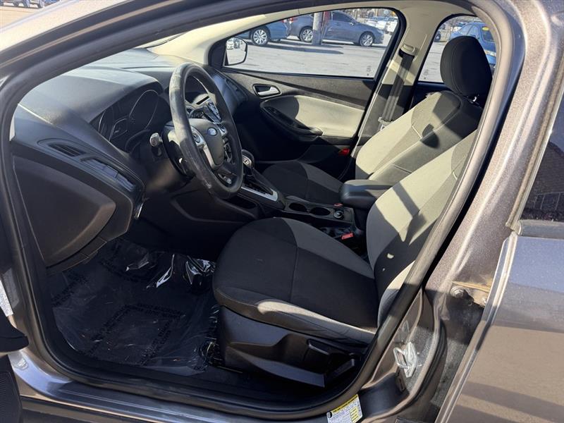 Ford Focus SE Sedan 2014