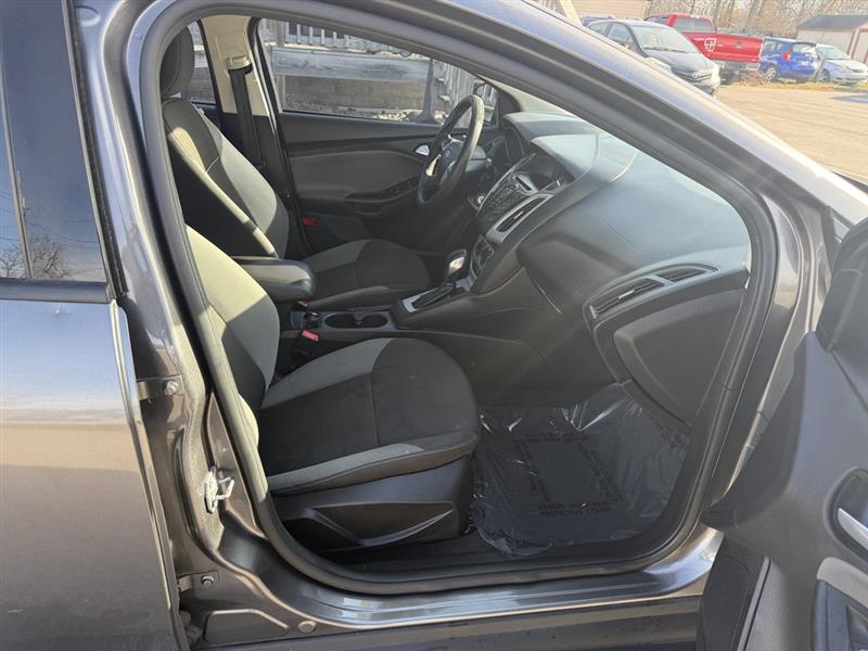 Ford Focus SE Sedan 2014