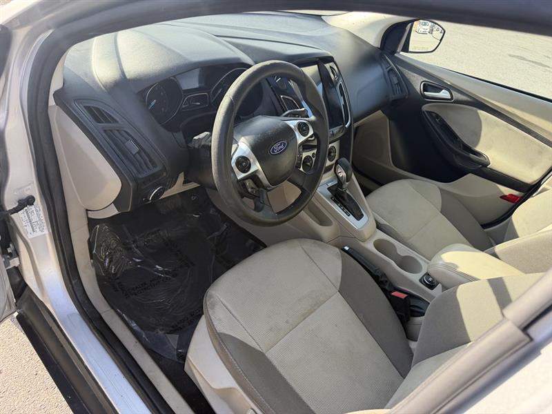 Ford Focus SE 2012