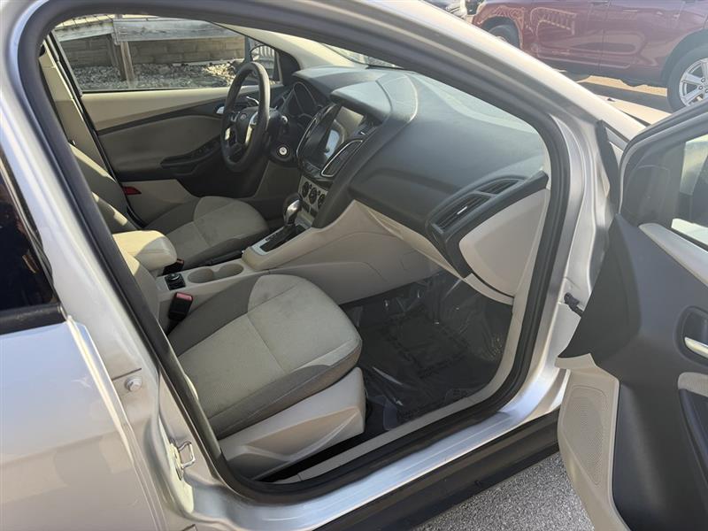 Ford Focus SE 2012