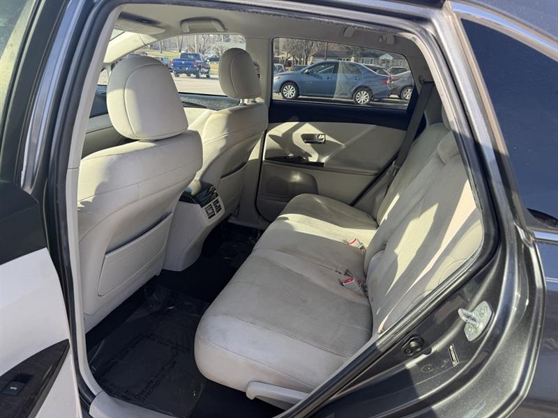 Toyota Venza LE I4 FWD 2013