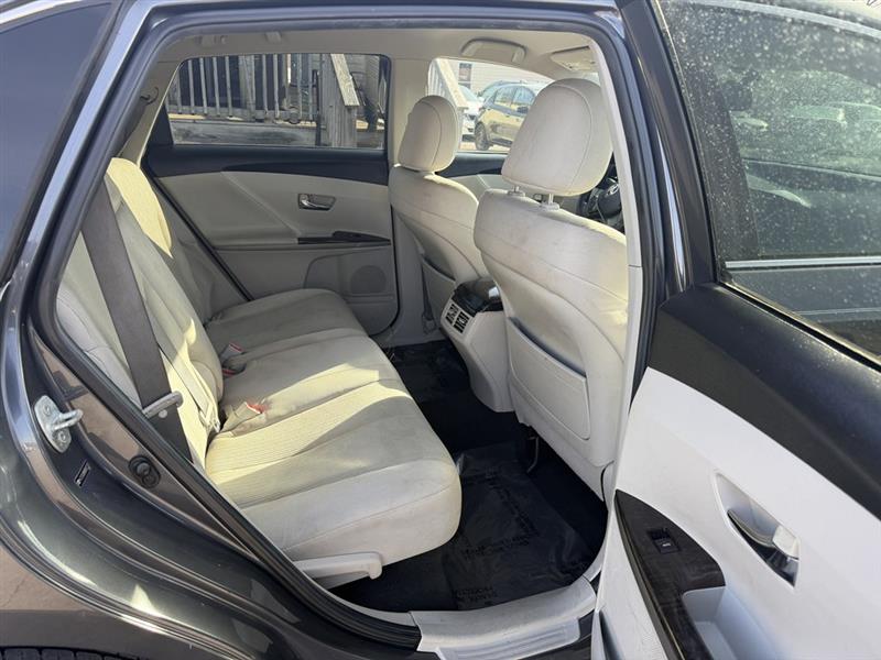 Toyota Venza LE I4 FWD 2013