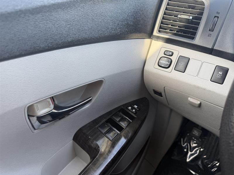 Toyota Venza LE I4 FWD 2013