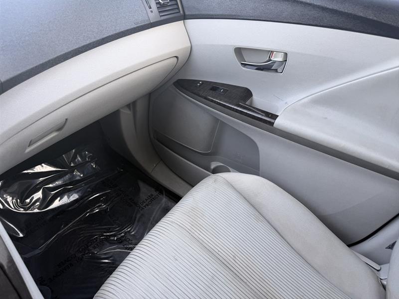 Toyota Venza LE I4 FWD 2013