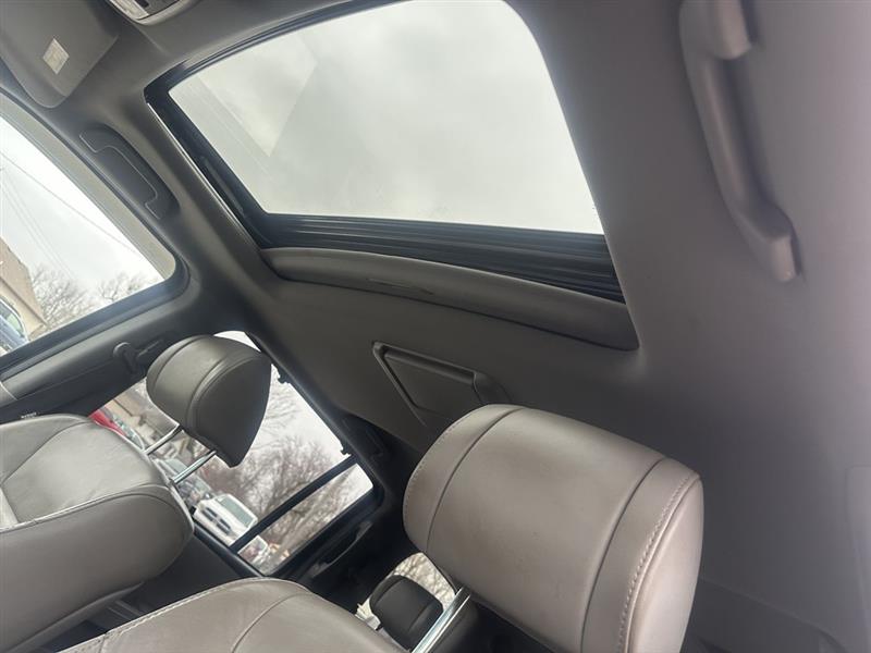 Honda Pilot Touring 4WD 5-Spd AT with DVD 2011