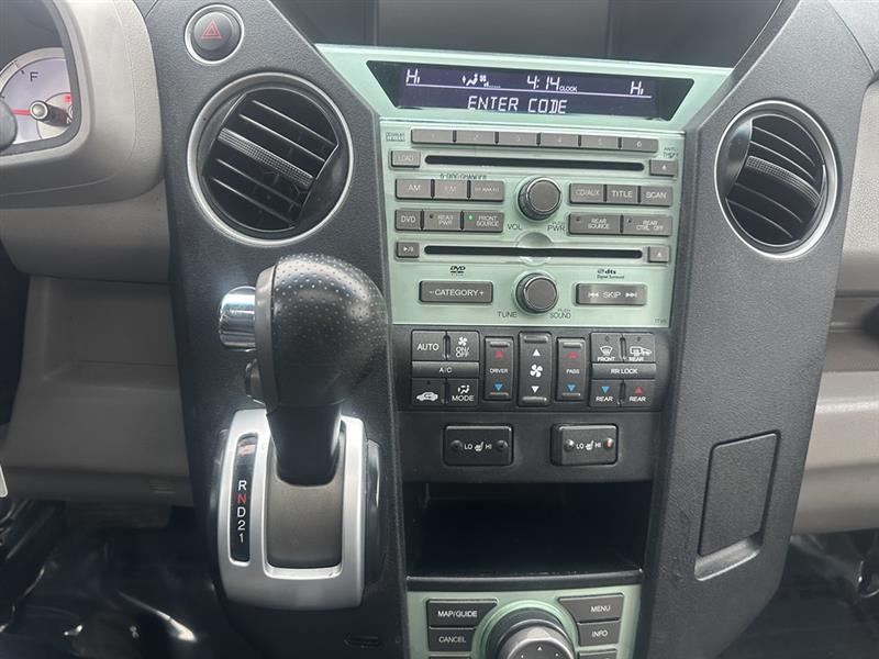 Honda Pilot Touring 4WD 5-Spd AT with DVD 2011