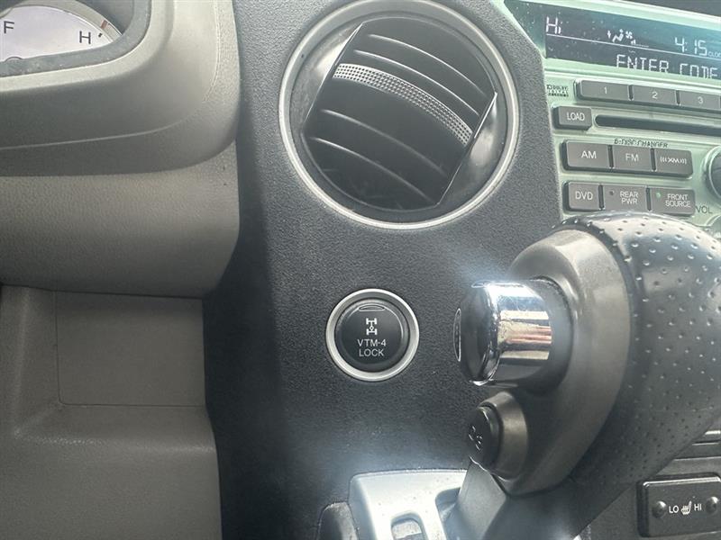 Honda Pilot Touring 4WD 5-Spd AT with DVD 2011
