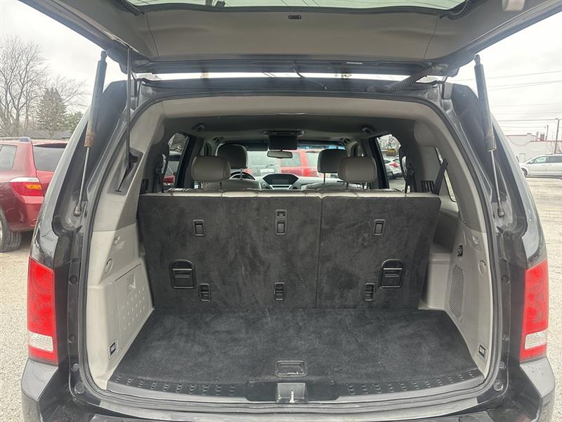 Honda Pilot Touring 4WD 5-Spd AT with DVD 2011