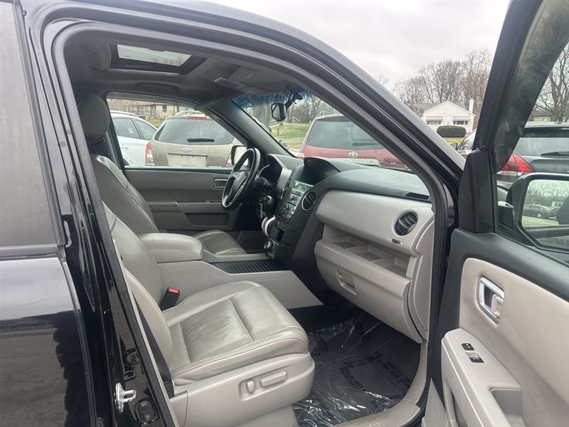 Honda Pilot Touring 4WD 5-Spd AT with DVD 2011