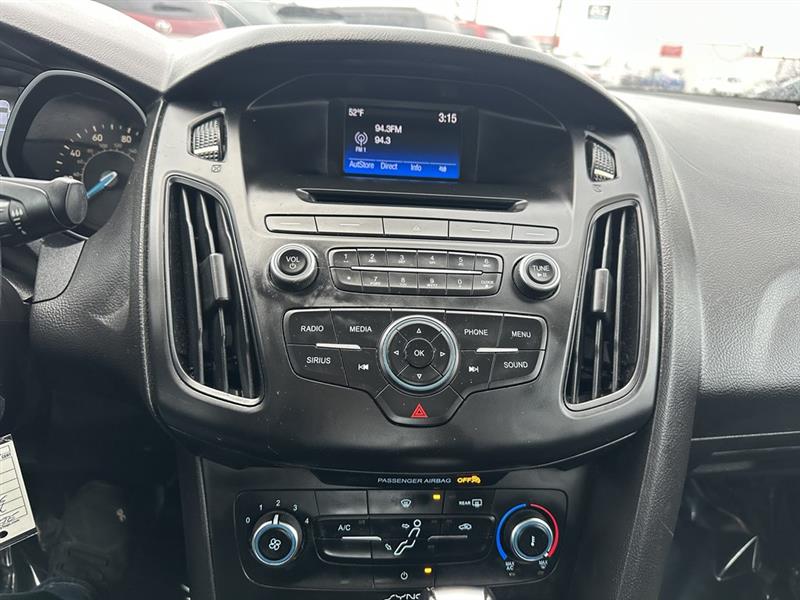 Ford Focus SE Sedan 2016