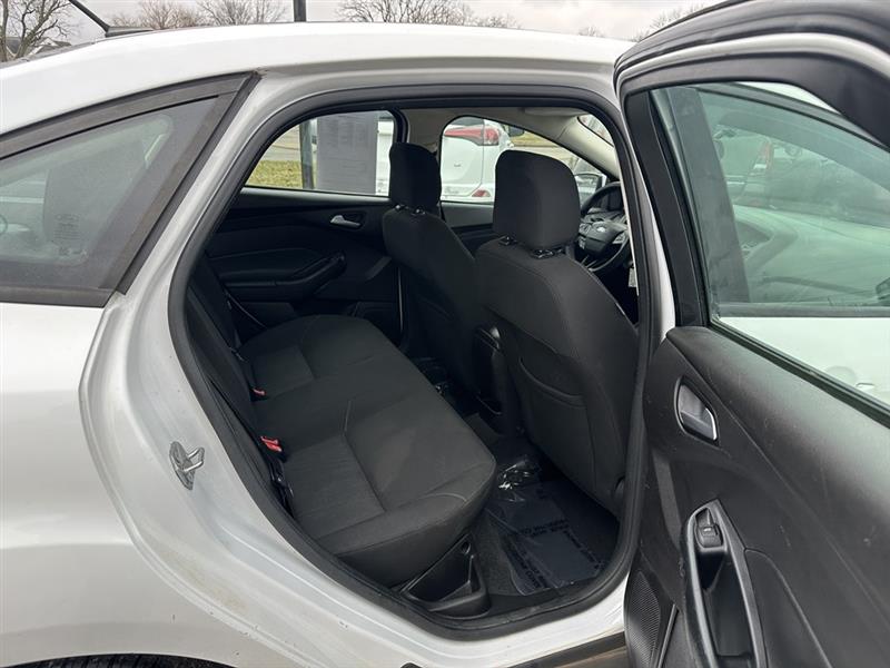 Ford Focus SE Sedan 2016