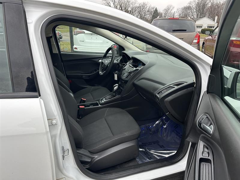 Ford Focus SE Sedan 2016