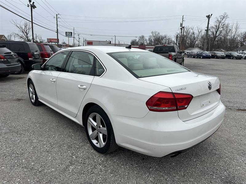 Volkswagen Passat 2.5L SE AT 2013