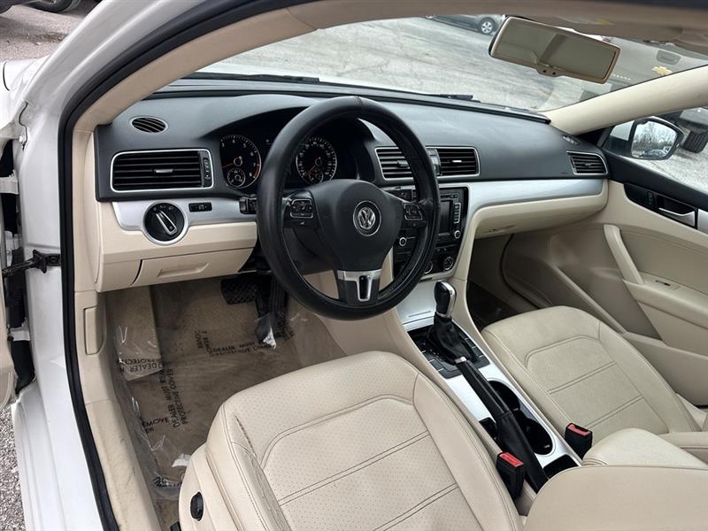 Volkswagen Passat 2.5L SE AT 2013