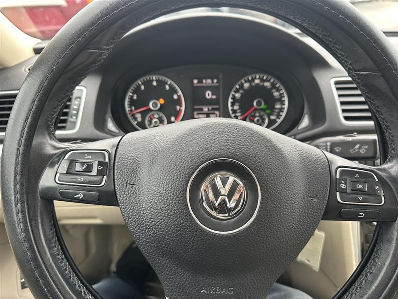 Volkswagen Passat 2.5L SE AT 2013
