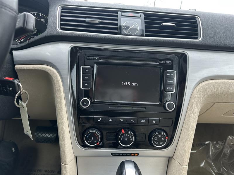 Volkswagen Passat 2.5L SE AT 2013