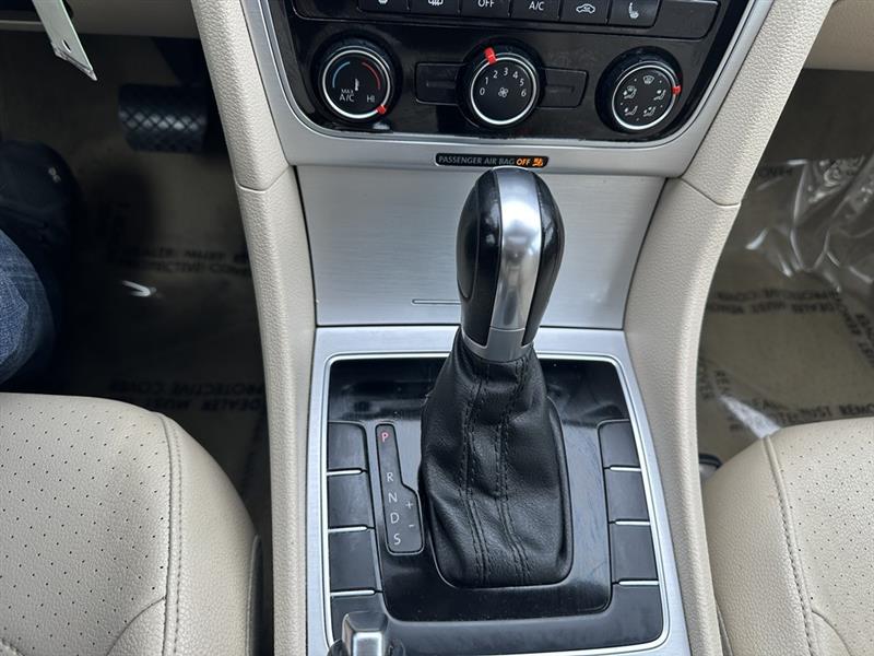 Volkswagen Passat 2.5L SE AT 2013