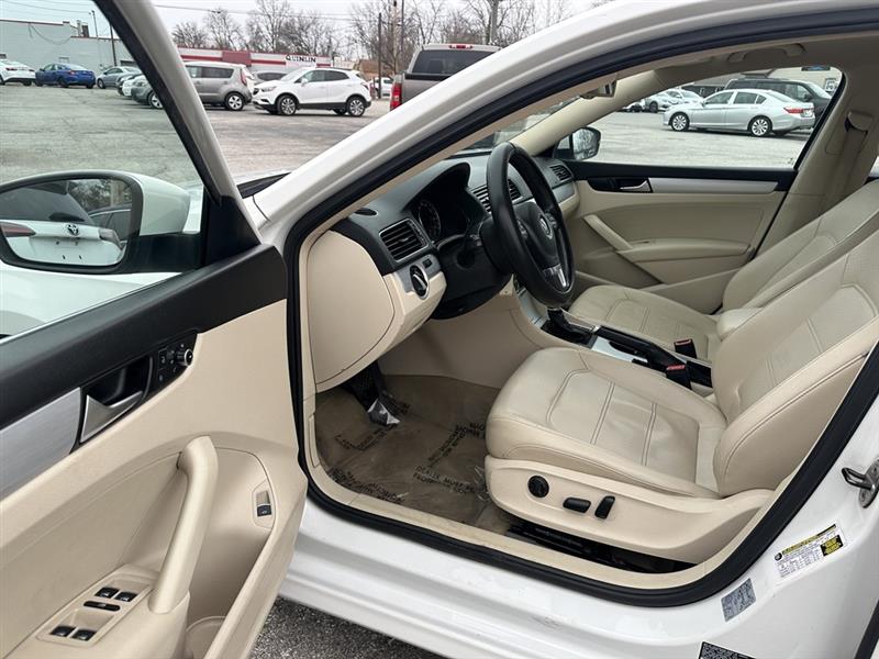 Volkswagen Passat 2.5L SE AT 2013