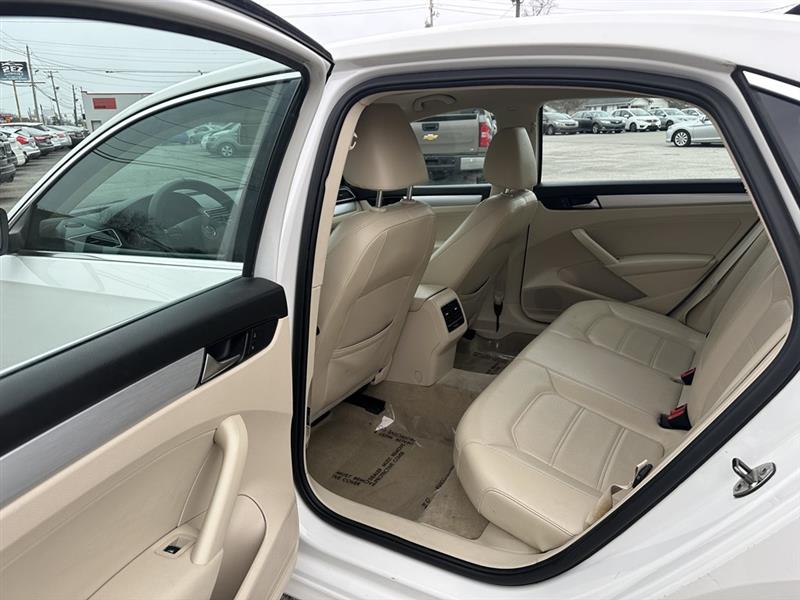 Volkswagen Passat 2.5L SE AT 2013