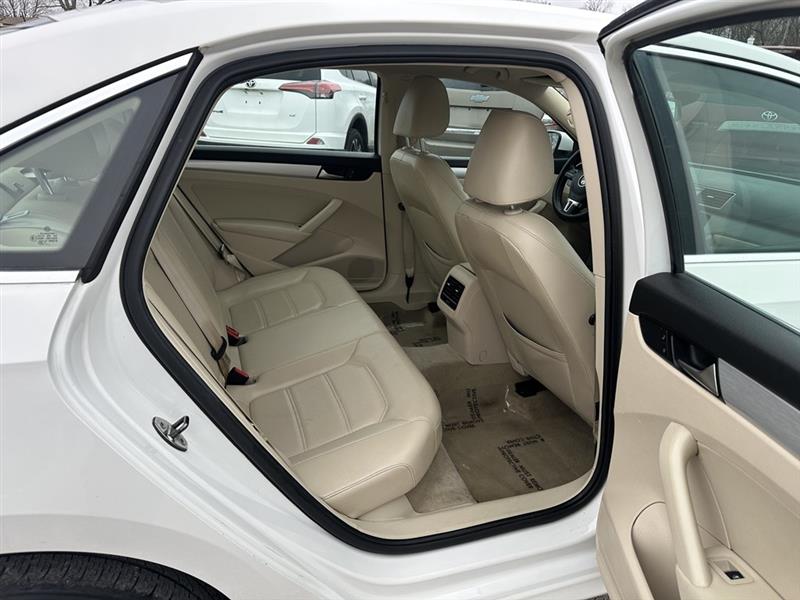 Volkswagen Passat 2.5L SE AT 2013