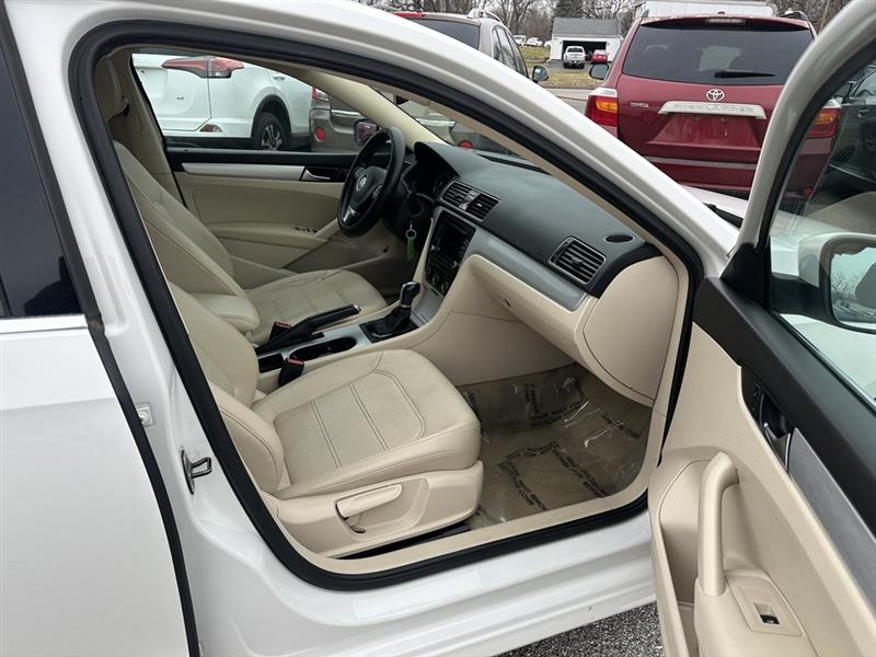 Volkswagen Passat 2.5L SE AT 2013