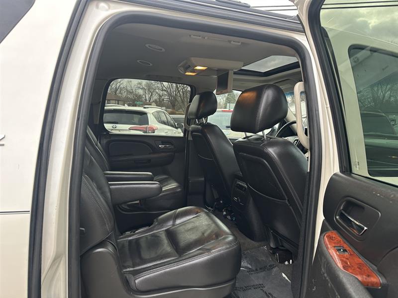 Chevrolet Suburban LTZ 1500 4WD 2012
