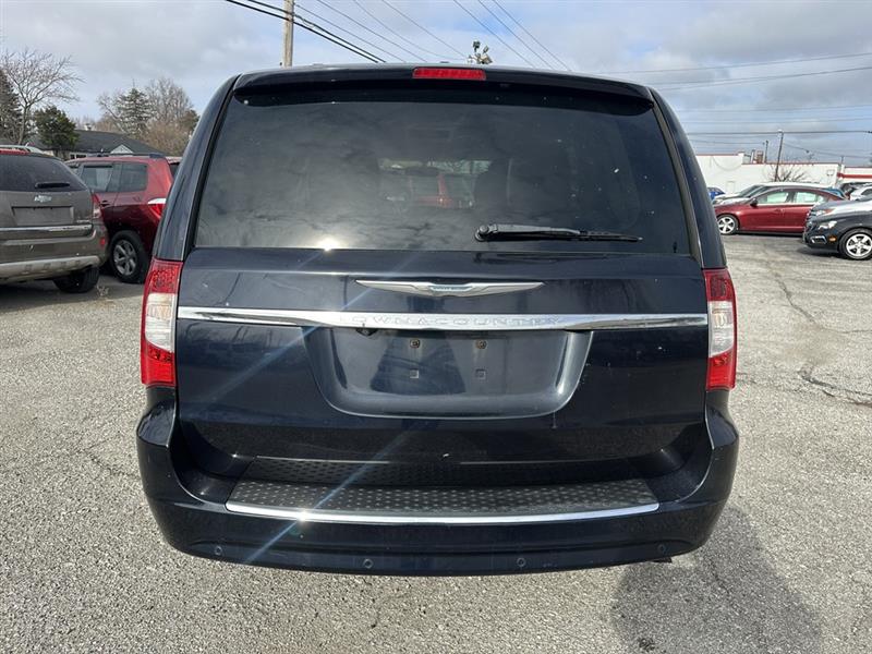 Chrysler Town & Country Touring-L 2011