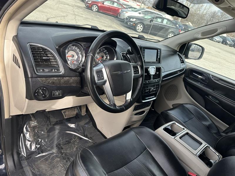 Chrysler Town & Country Touring-L 2011